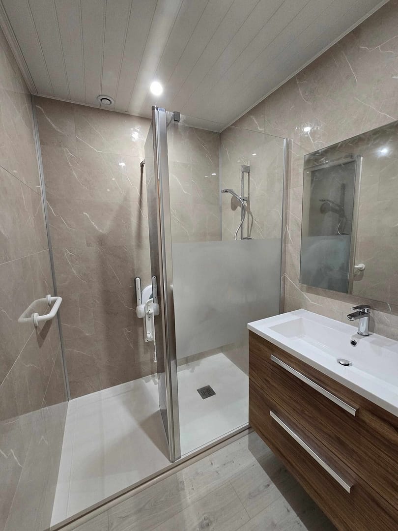 Salle de bain sécurisée serenika limoges1 Salle de bain sécurisée serenika limoges